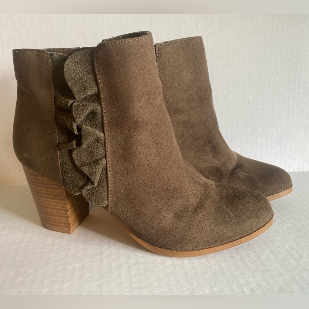 Fergalicious | Leather Cashen Ankle Boots, Olive Sz 10